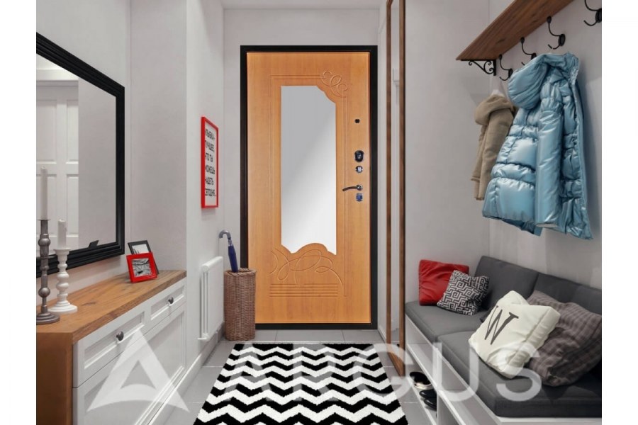 Входная дверь в интерьере прихожей