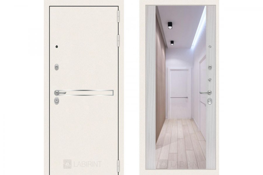 Прихожая с белой входной дверью