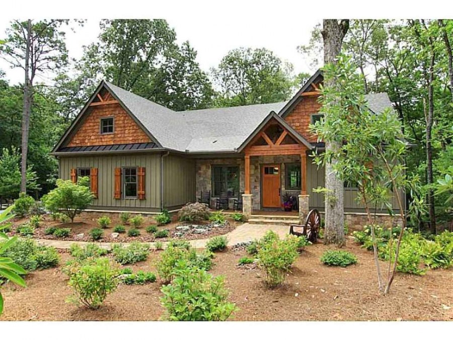 Зеленый дачный домик