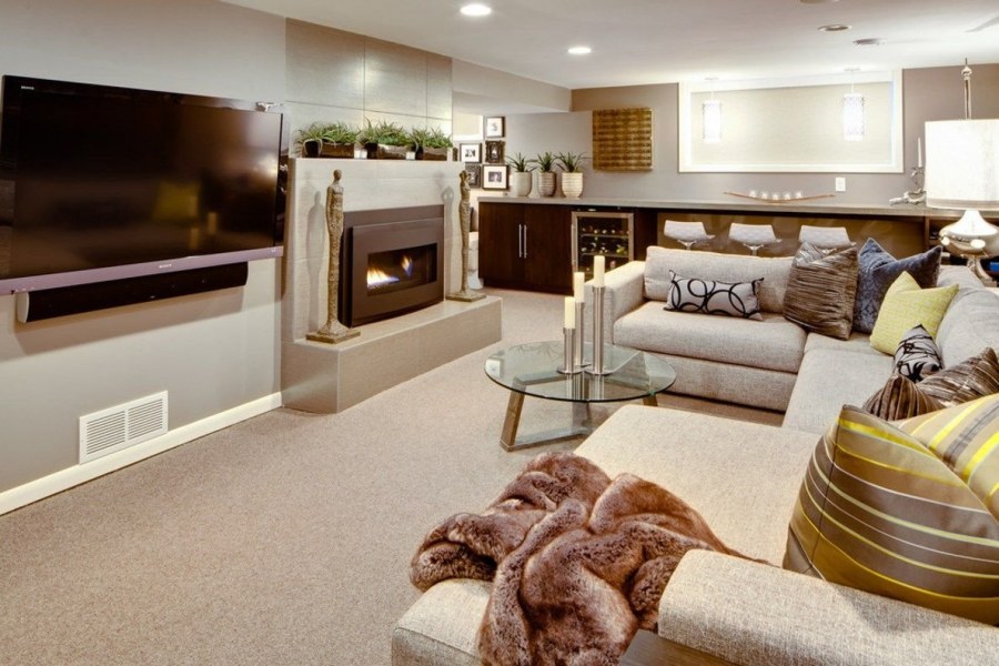 Гостиная с баром и камином