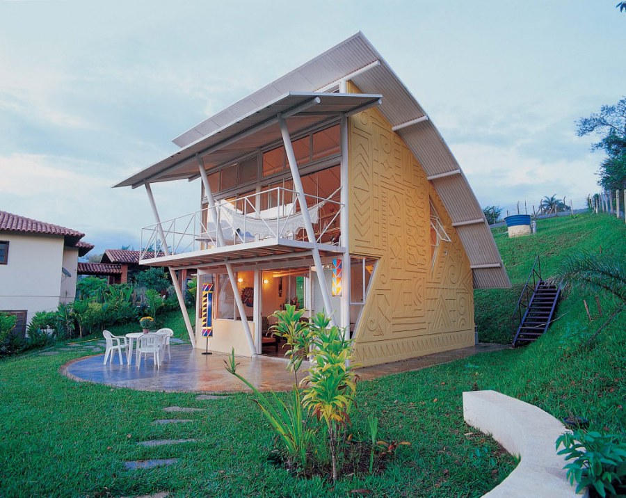 Двухэтажный летний домик