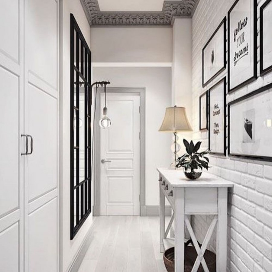 Узкая прихожая Сканди