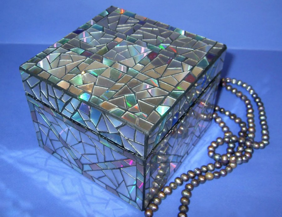 Шкатулка из компакт дисков