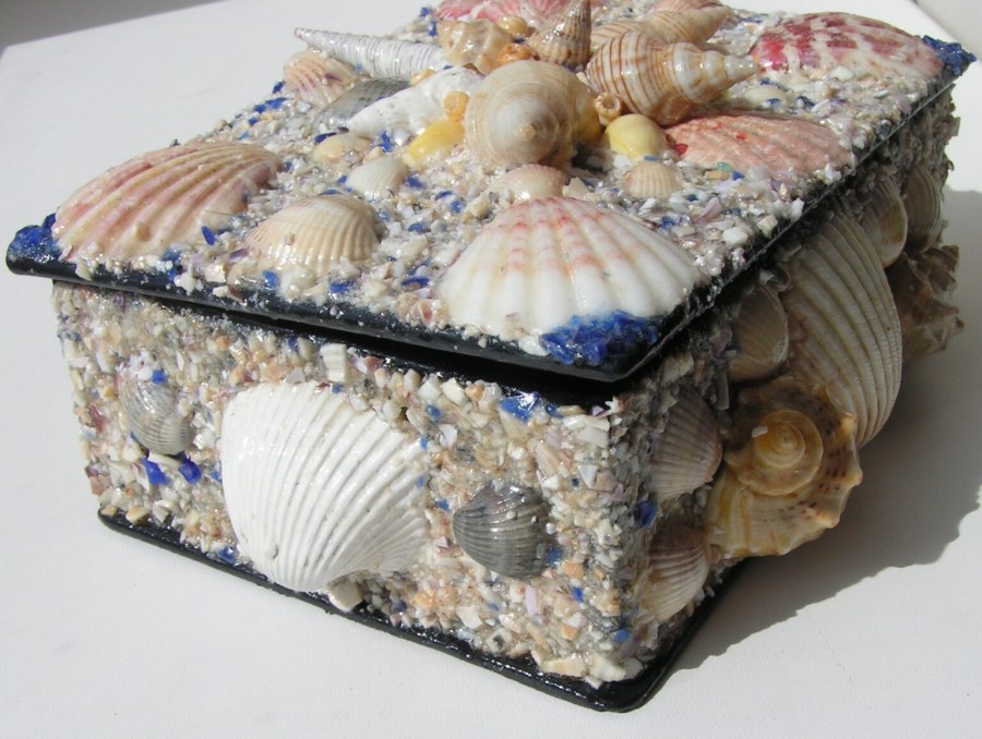 Шкатулка из ракушек
