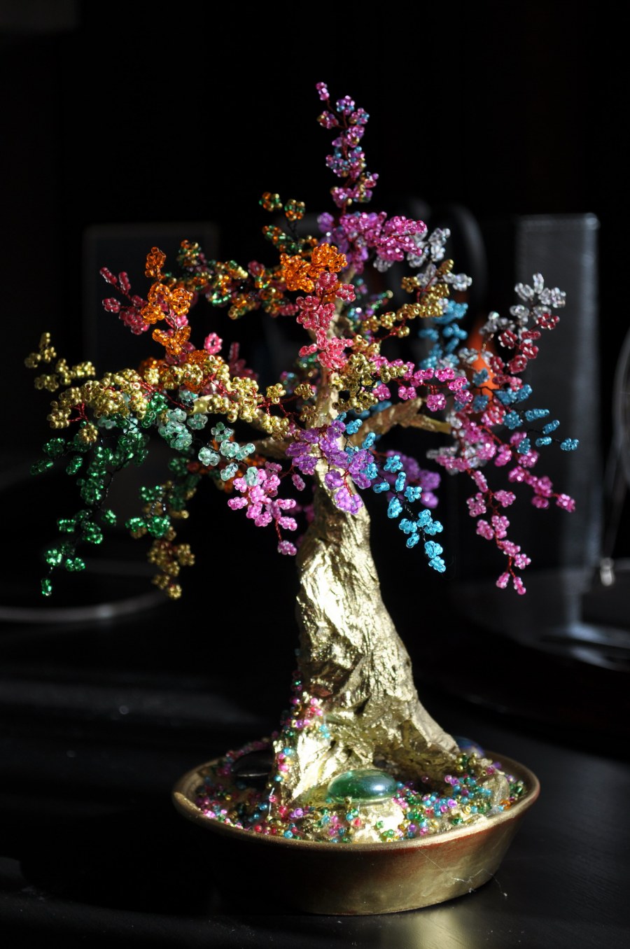 Деревья из бисера разноцветные