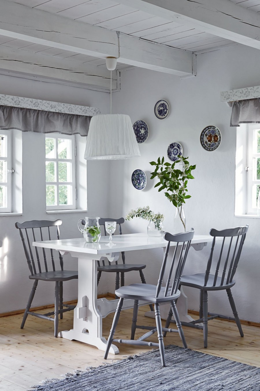 Кухня в деревенском скандинавском стиле