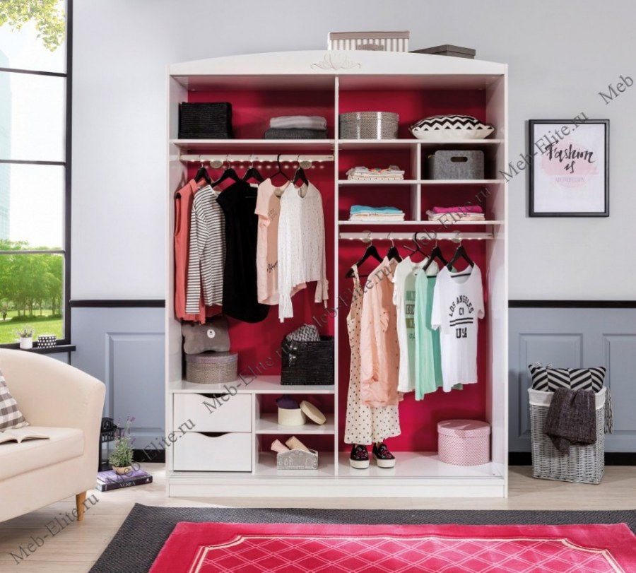 Вместительный шкаф