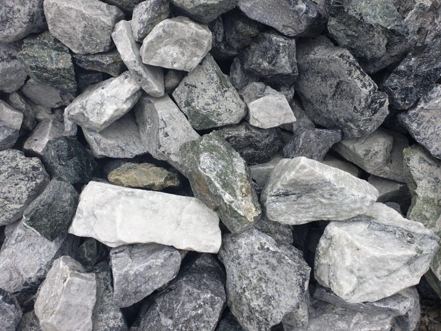 Камень бутовый гранитный, фр. 100-300 В габионе