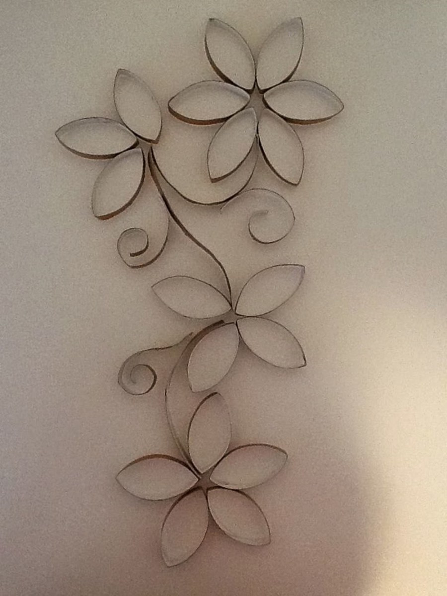 Панно на стену из туалетных рулонов