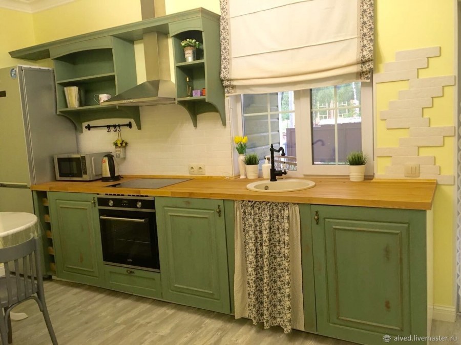 Кухня оливкового цвета в стиле Прованс