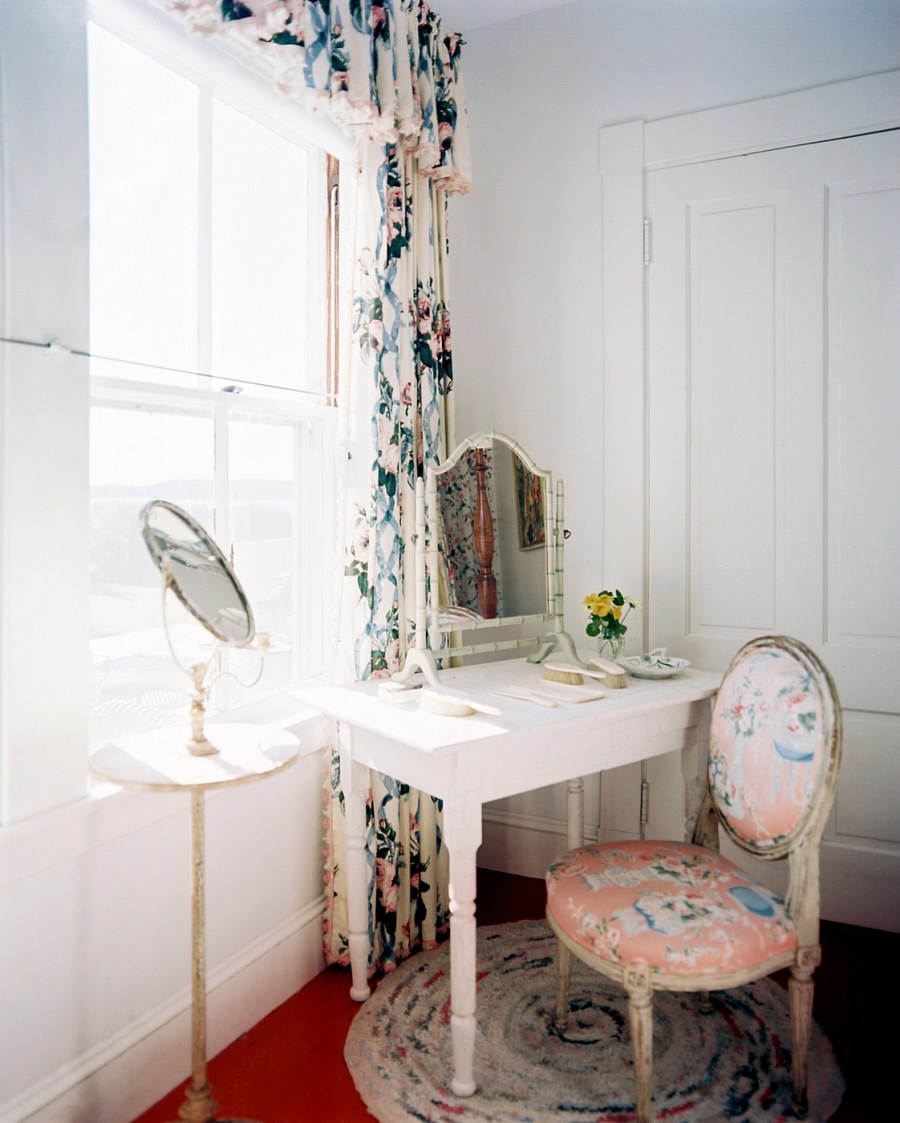 Уютный балкон с кроватью