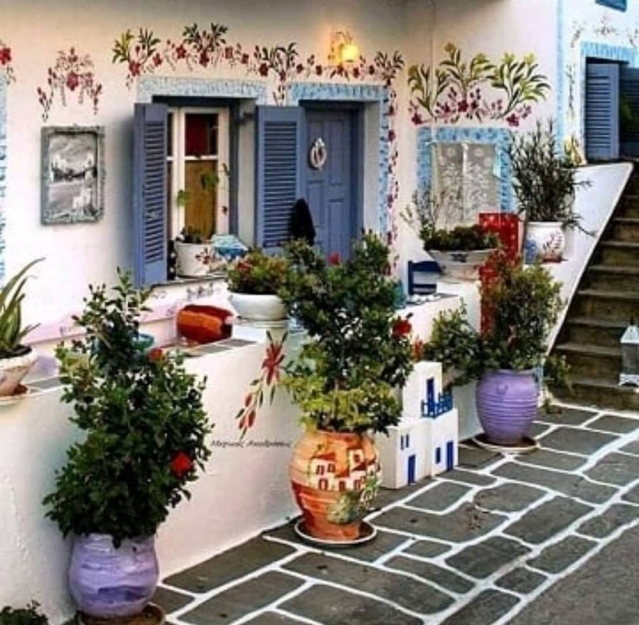 Домик в греческом стиле