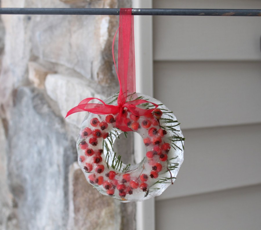 Ледяные украшения для сада