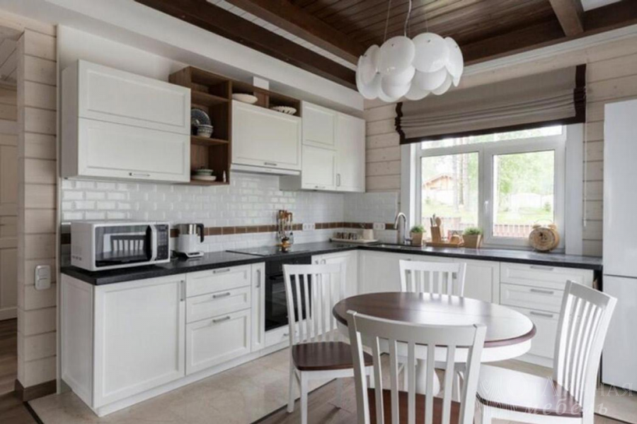 Кухня в скандинавском стиле в деревянном доме