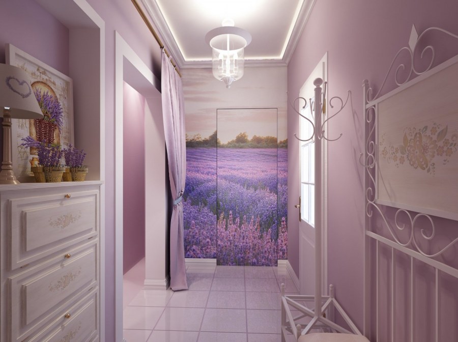 Сиреневые стены в прихожей