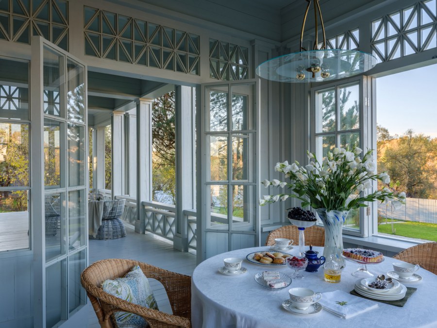 Веранда с французскими окнами