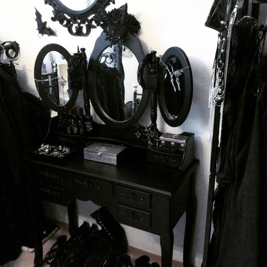 Детская комната в готическом стиле