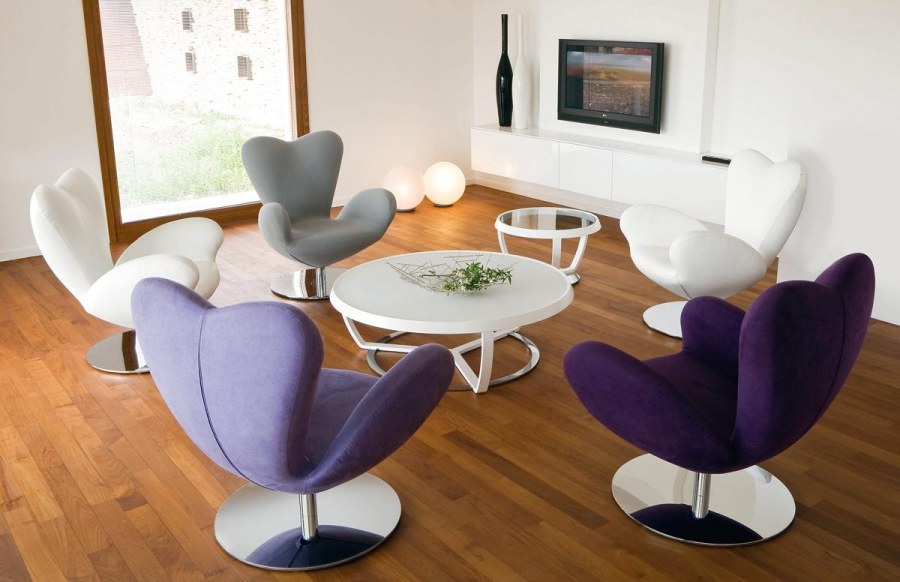 Дизайнерское кресло в гостиную