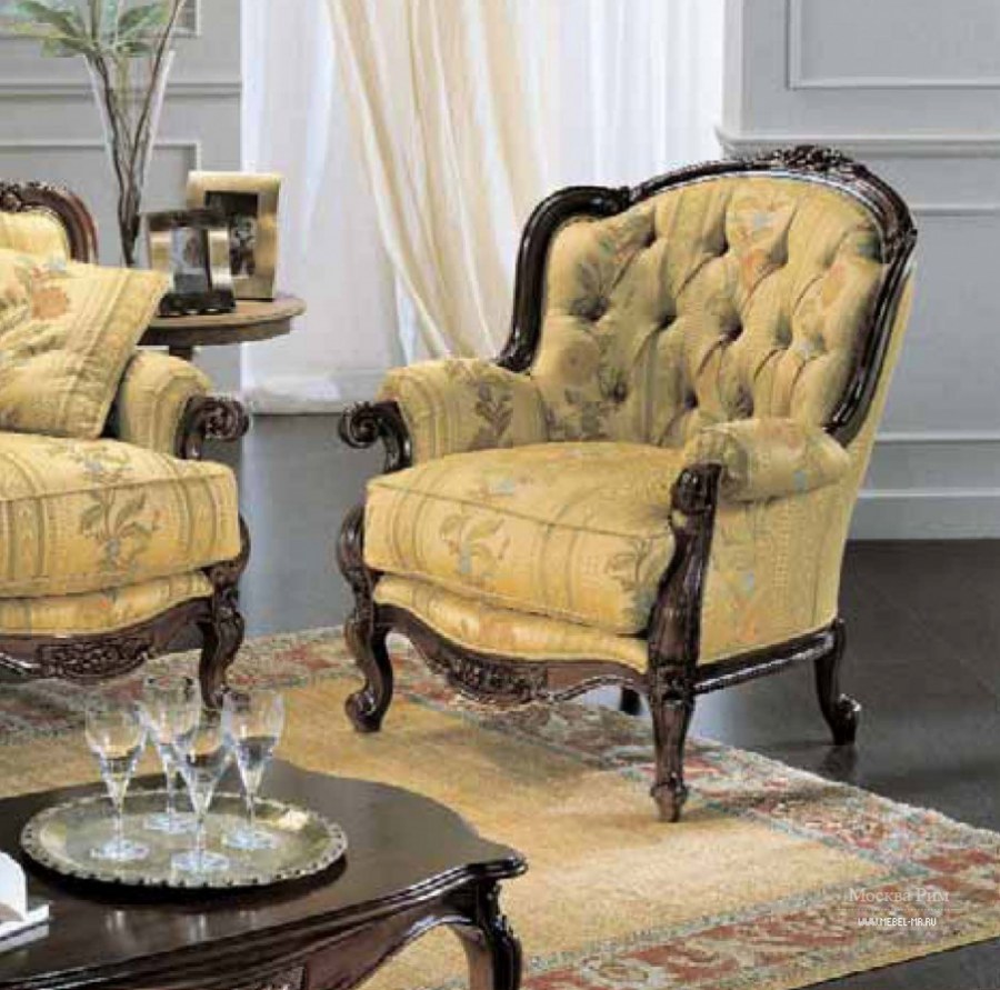 Кресло для гостиной классика