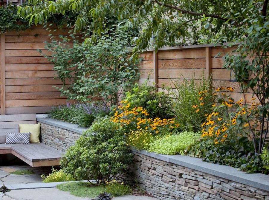 Уголок ландшафта на даче