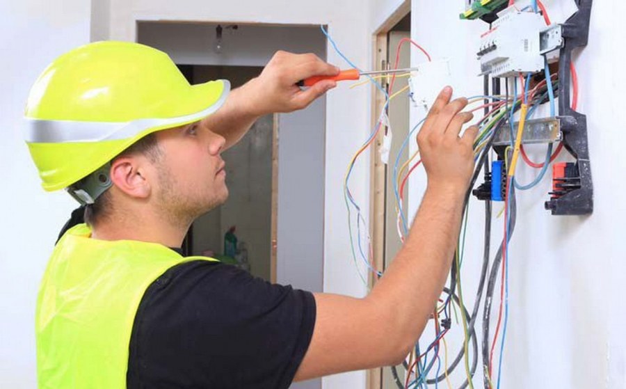 Для прокладки кабеля в щите