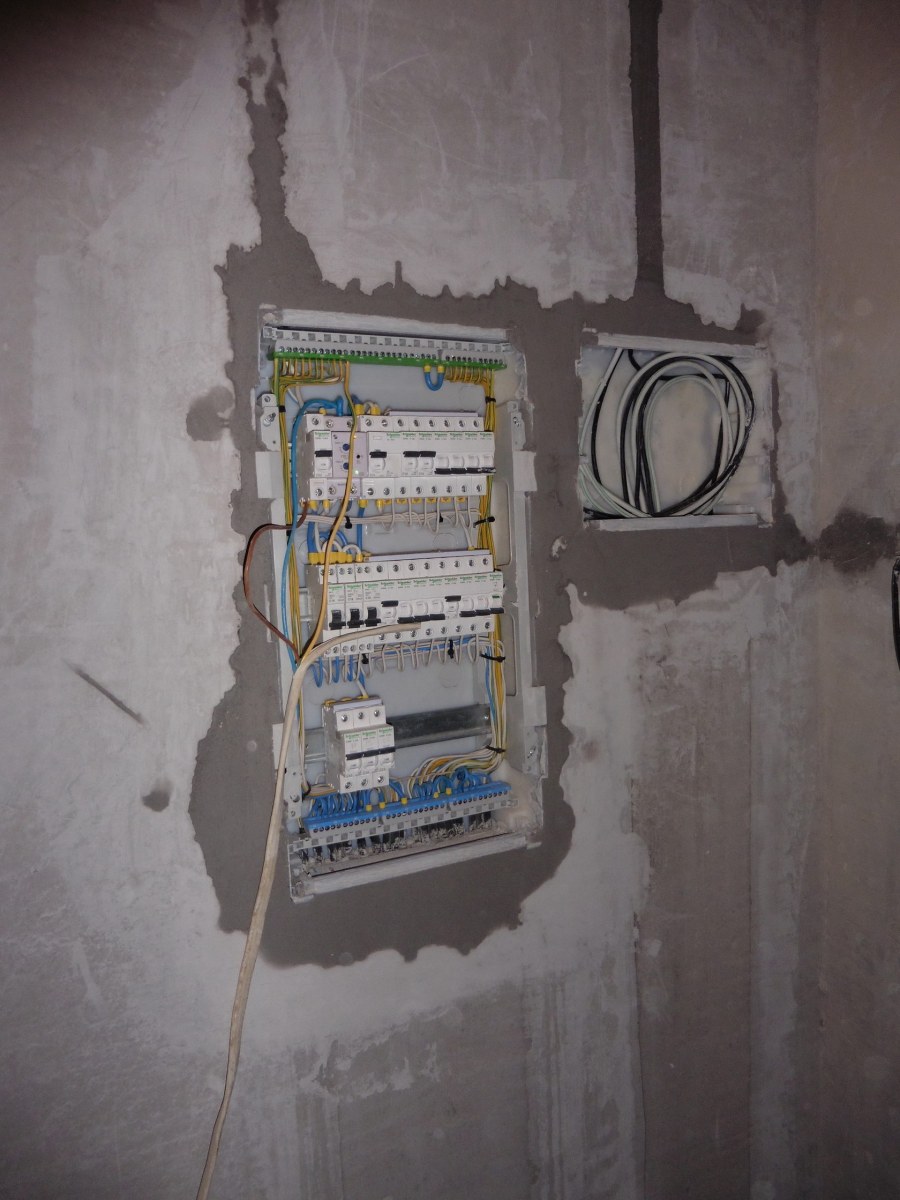 Услуга монтаж электропроводки