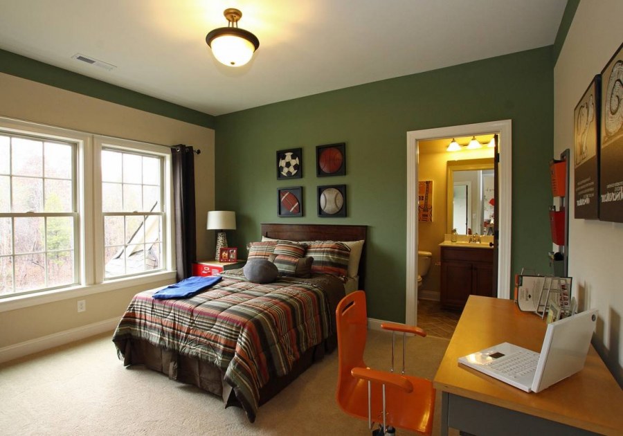 Зеленые стены в комнате подростка