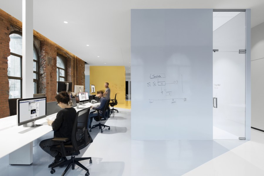 Интерьер офис стена