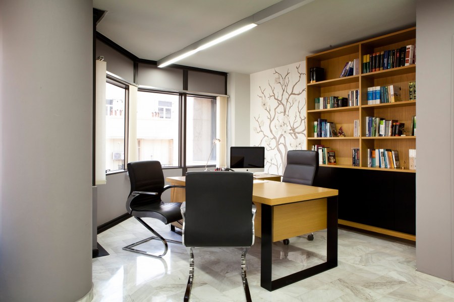 Современный маленький офис