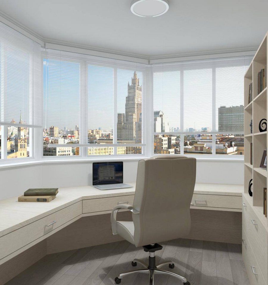 Компьютерный стол в эркере