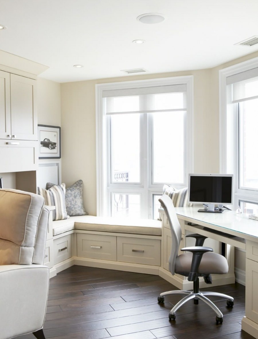 Письменный стол в эркере