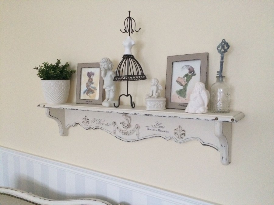 Декорировать полки