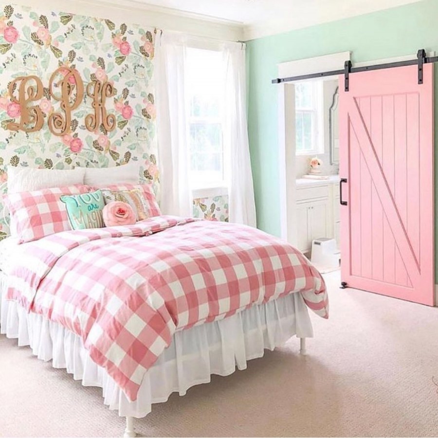 Мятно розовая комната