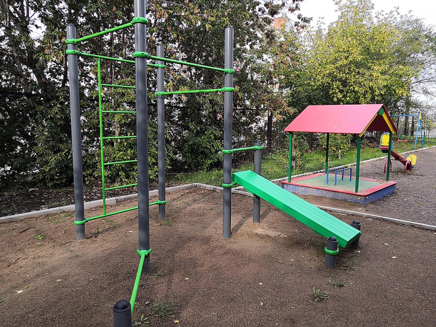 Спортивная площадка во дворе