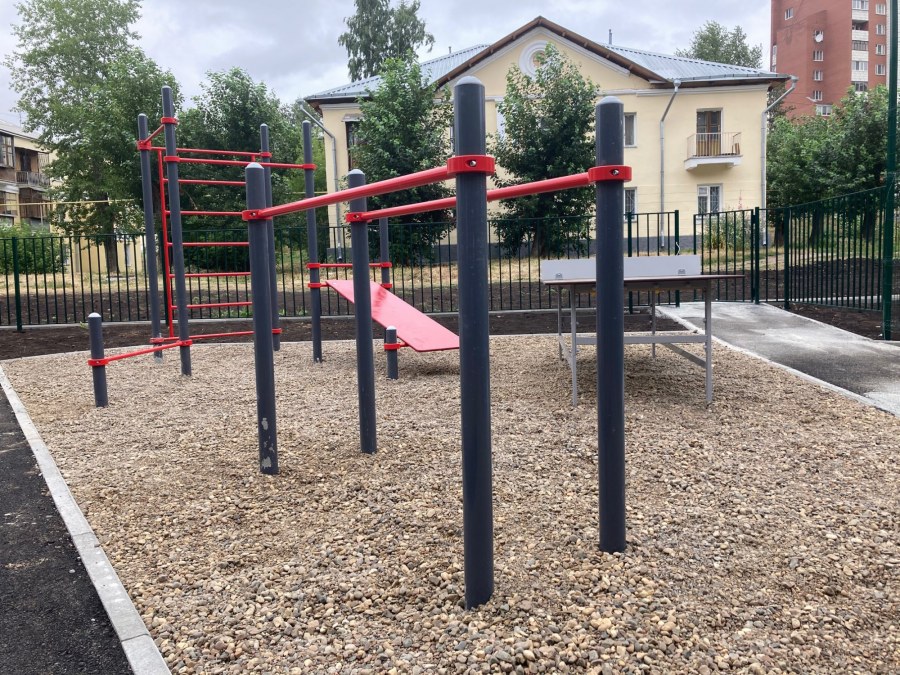 Дворовая площадка с теннисным столом