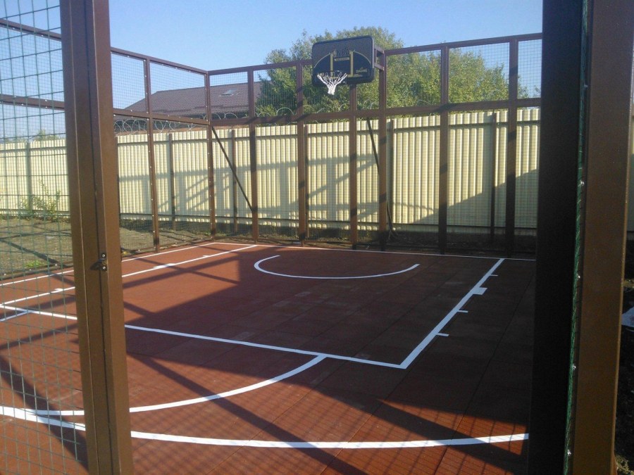 Спортивная площадка в частном доме