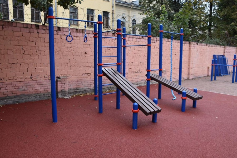 Спортивная площадка во дворе