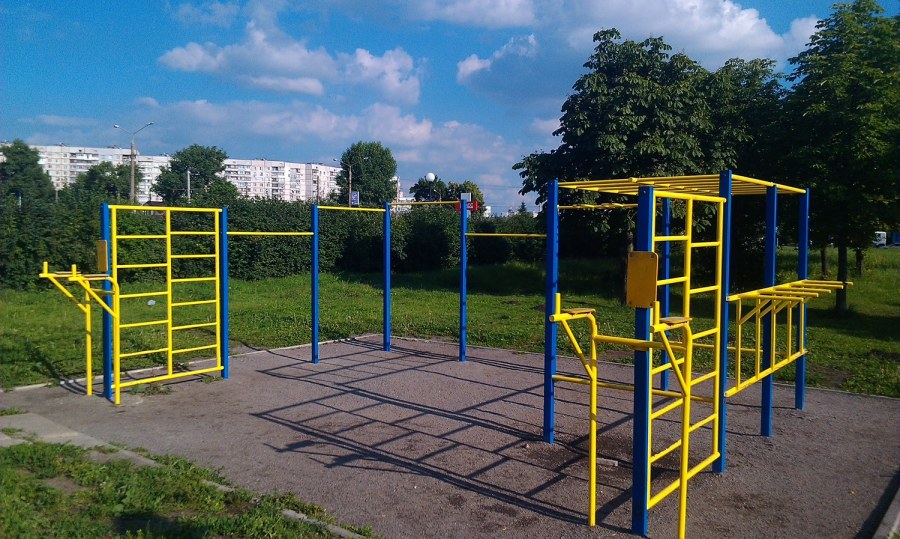 Уличные спортивные площадки