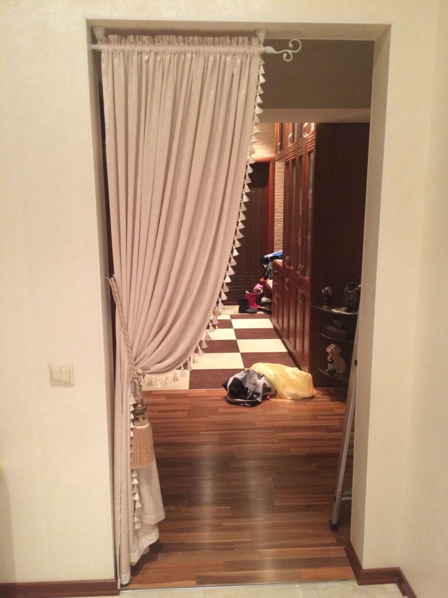 Портьеры на дверной проем