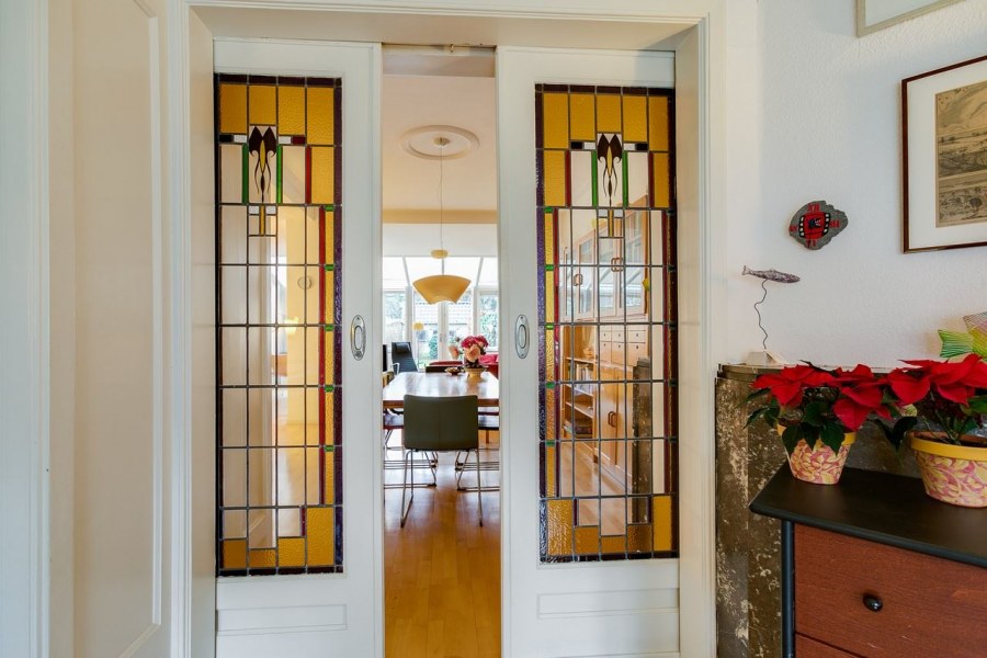 Раздвижные двери с витражами