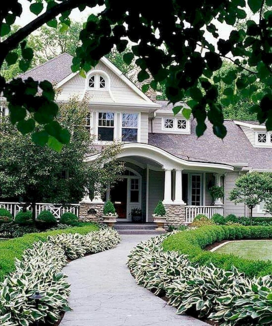 Лужайка перед домом