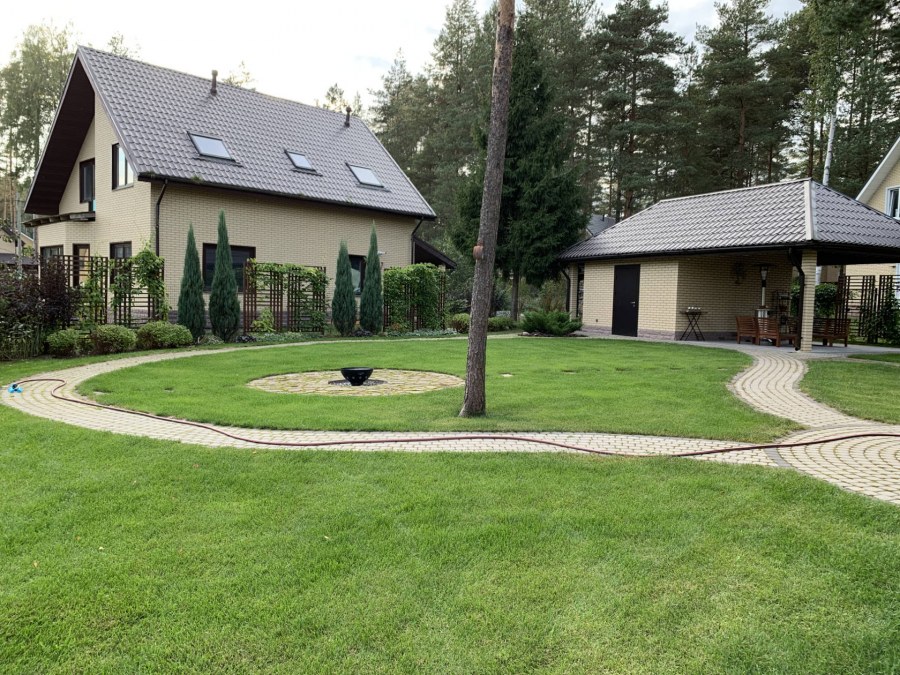 Частный дом с участком