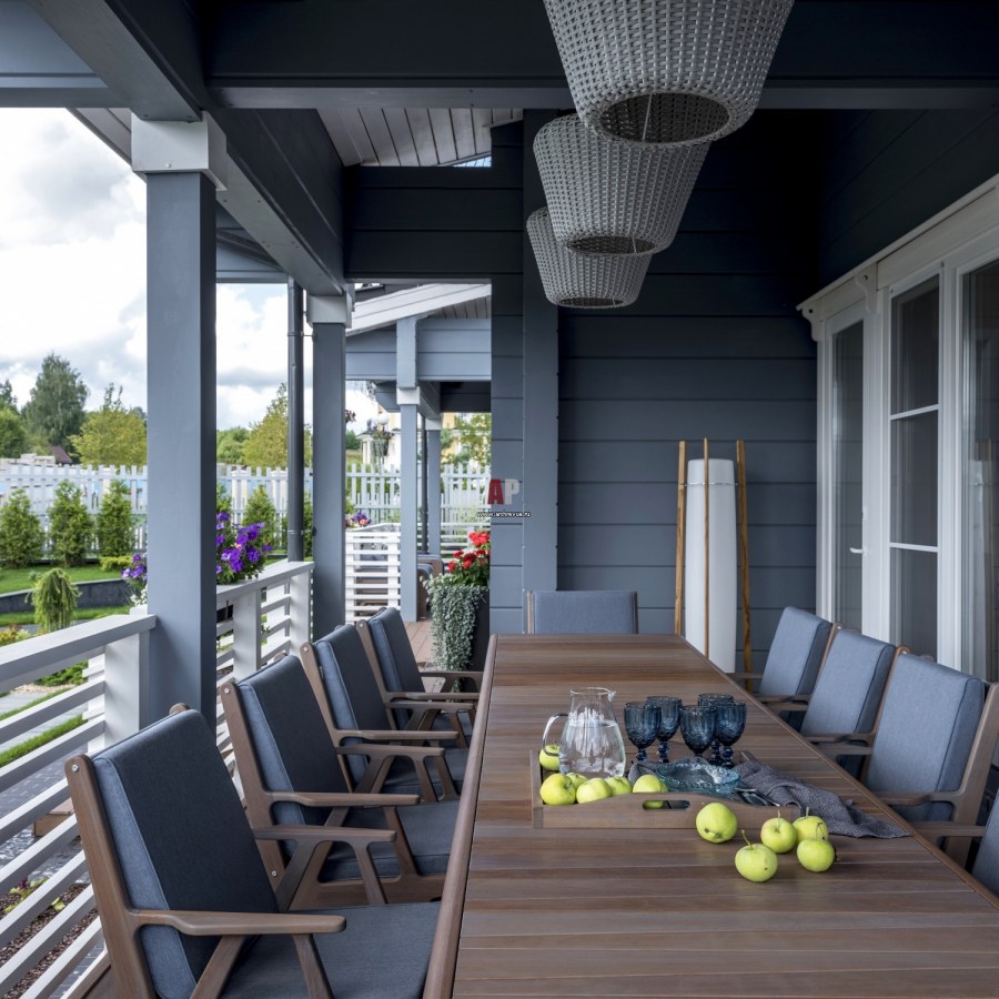 Серый дом с террасой