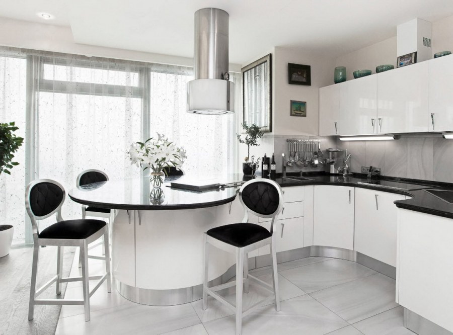 Кухня с черной столешницей