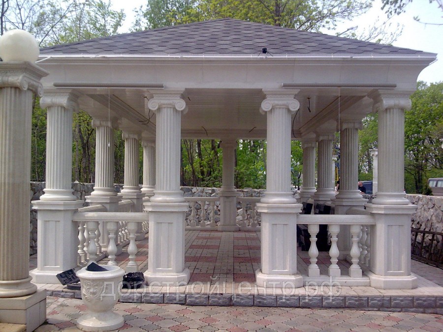 Беседка с колоннами