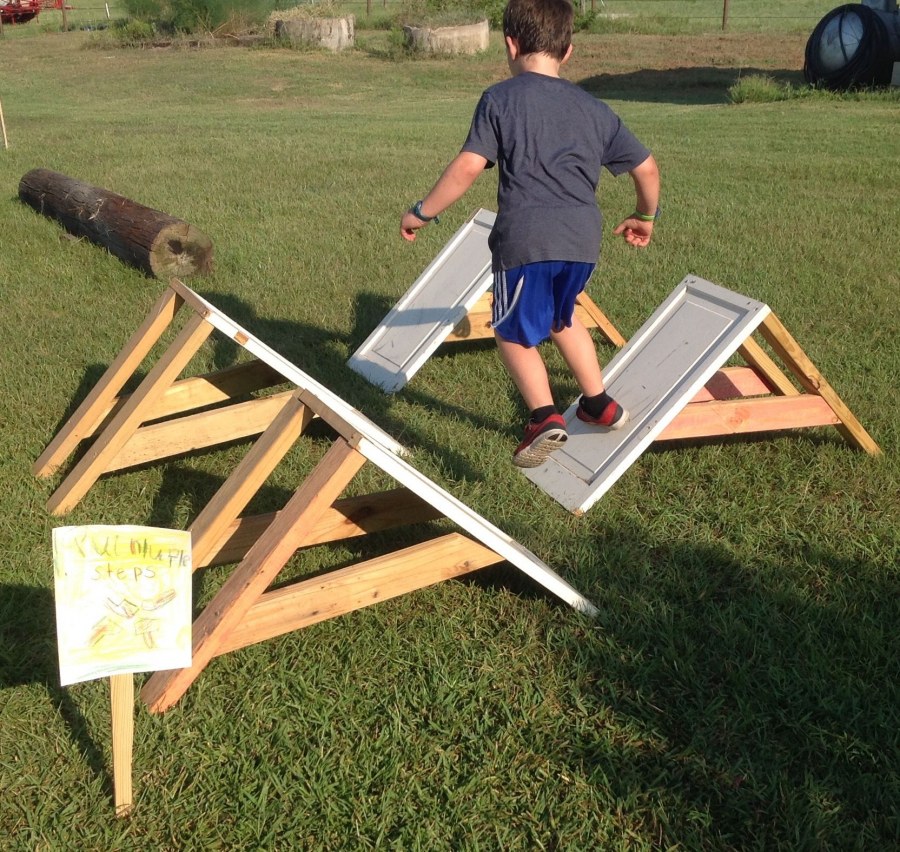 Полоса препятствий для детей на даче