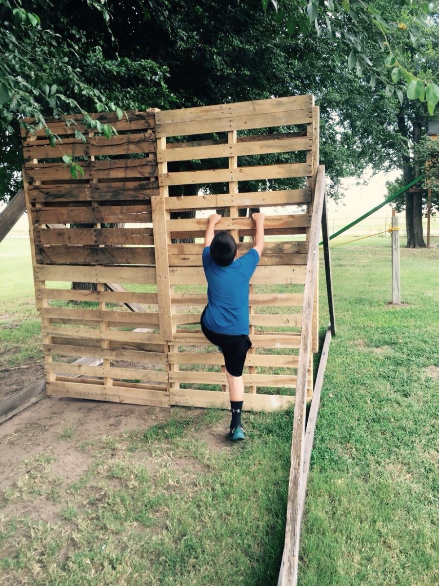 Детская полоса препятствий на даче