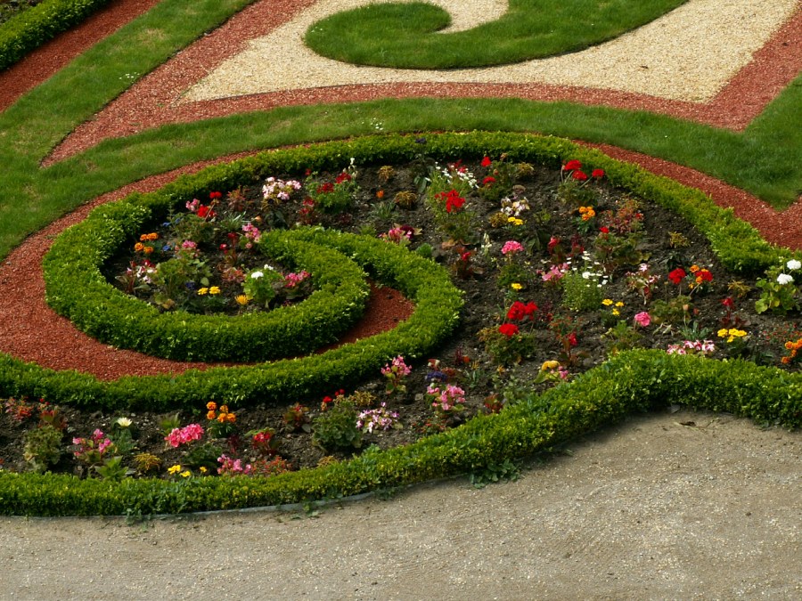 Партерные клумбы