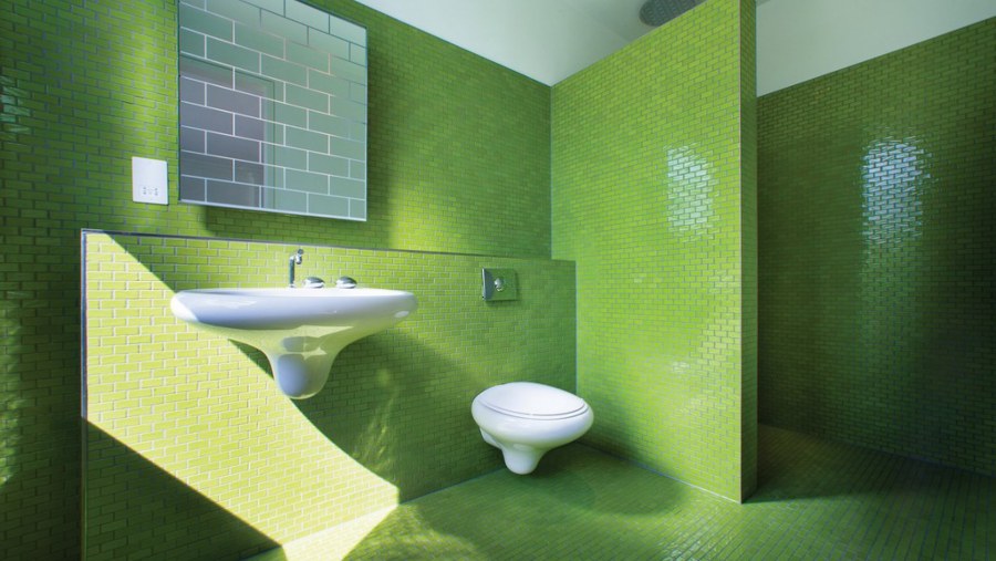 Креативная ванная в зеленом цвете