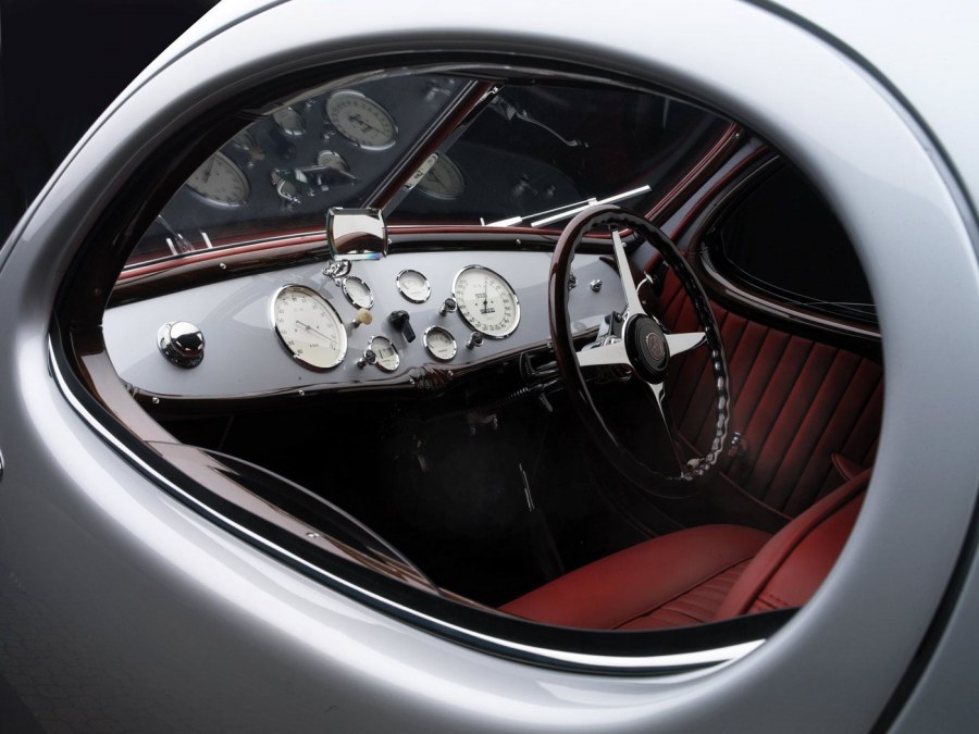 Машины в древнем стиле ар деко